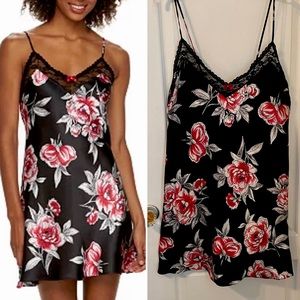 BLACK FLORAL SATIN CHEMISE. SIZE XXL. LACE TRIM SLEEPWEAR./NIGHTGOWN.